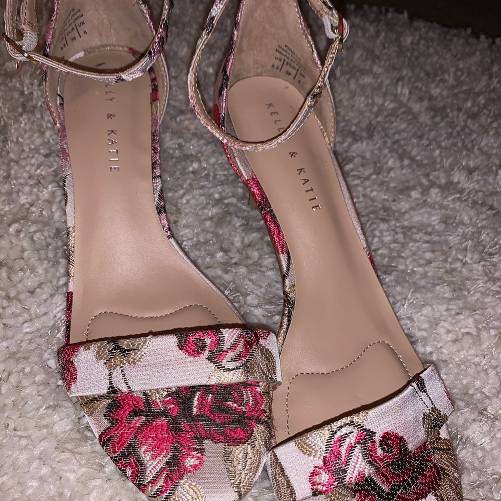 Floral heels!!